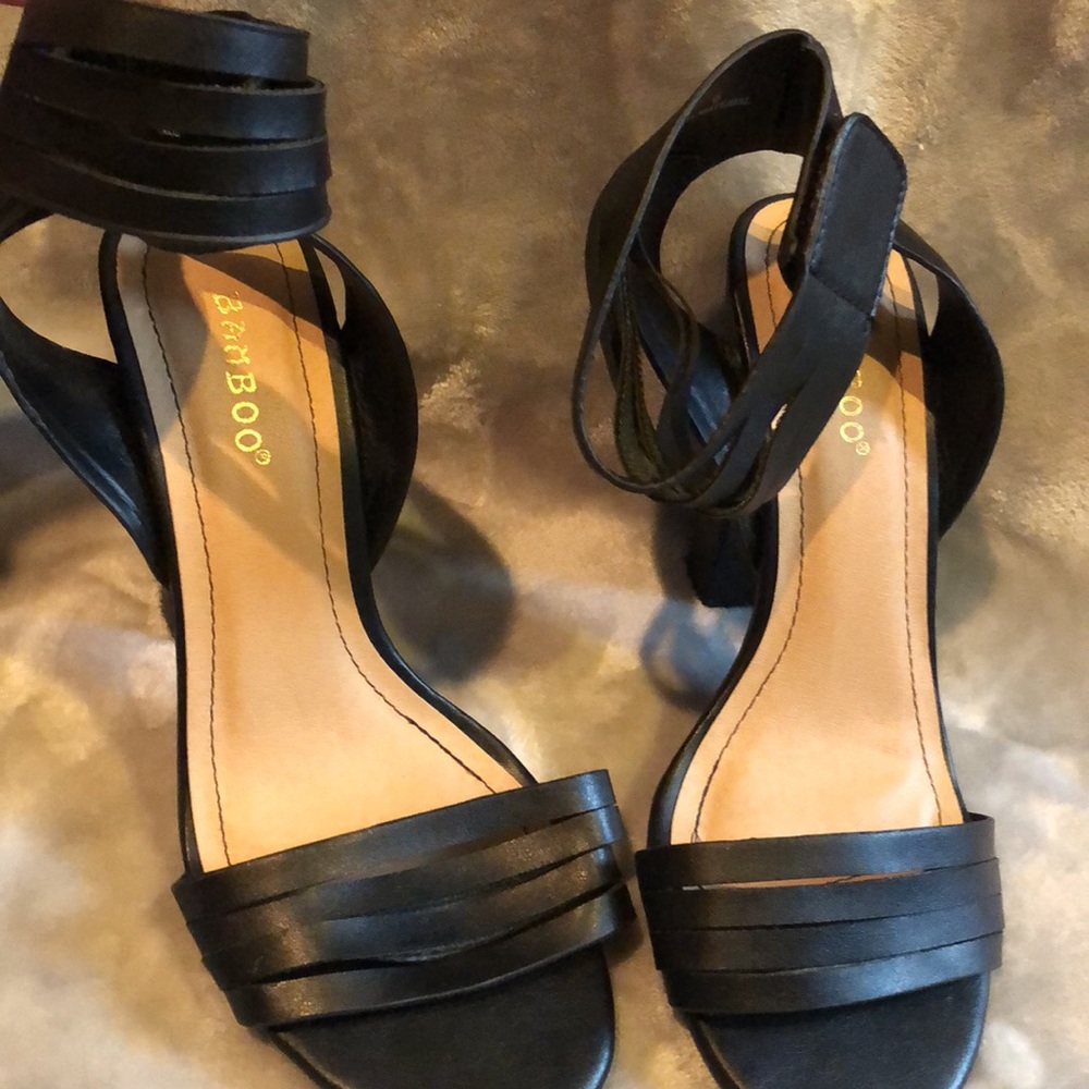 Black Pumps